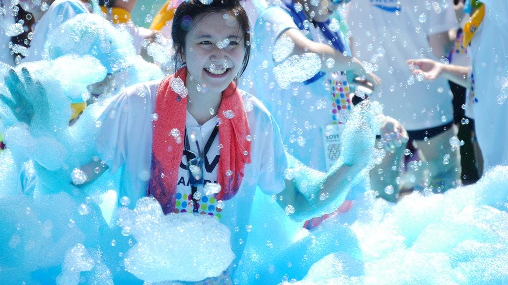 【2018創意路跑活動】Love Foam Run泡泡跑,全民瘋路跑 / 馬拉松賽事,享受被五彩繽紛泡泡包圍的樂趣 - 第14張圖 【2018創意路跑活動】Love Foam Run泡泡跑,全民瘋路跑 / 馬拉松賽事,享受被五彩繽紛泡泡包圍的樂趣