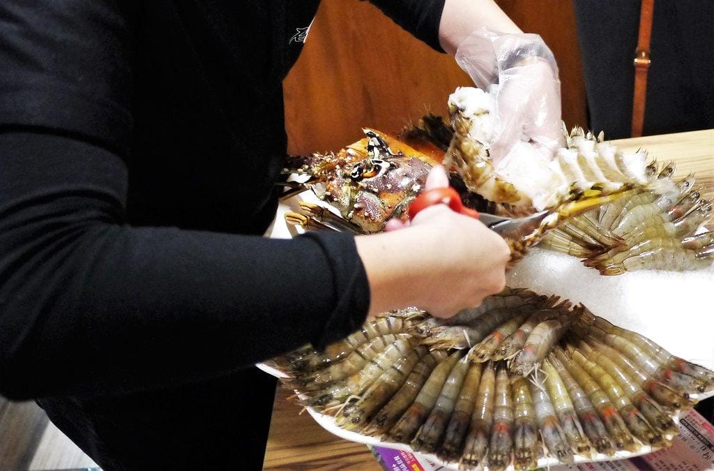 【新北美食】石都府石頭火鍋達人~新莊火鍋,巨無霸龍蝦+金多蝦海陸套餐澎湃上桌 - 第23張圖 【新北美食】石都府石頭火鍋達人~新莊火鍋,巨無霸龍蝦+金多蝦海陸套餐澎湃上桌