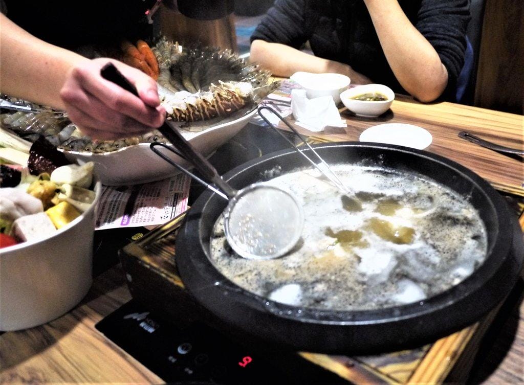 【新北美食】石都府石頭火鍋達人~新莊火鍋,巨無霸龍蝦+金多蝦海陸套餐澎湃上桌 - 第31張圖 【新北美食】石都府石頭火鍋達人~新莊火鍋,巨無霸龍蝦+金多蝦海陸套餐澎湃上桌