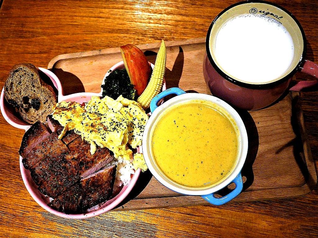 【中和美食】MASTRO 戰斧教父 (中和環球店) / 15oz招牌戰斧豬排 / 巧克力香蕉舒芙蕾鬆餅 / 中和美式餐廳 - 第21張圖 【中和美食】MASTRO 戰斧教父 (中和環球店) / 15oz招牌戰斧豬排 / 巧克力香蕉舒芙蕾鬆餅 / 中和美式餐廳