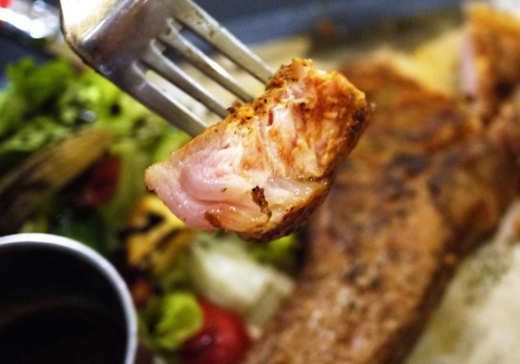 【中和美食】MASTRO 戰斧教父 (中和環球店) / 15oz招牌戰斧豬排 / 巧克力香蕉舒芙蕾鬆餅 / 中和美式餐廳 - 第36張圖 【中和美食】MASTRO 戰斧教父 (中和環球店) / 15oz招牌戰斧豬排 / 巧克力香蕉舒芙蕾鬆餅 / 中和美式餐廳