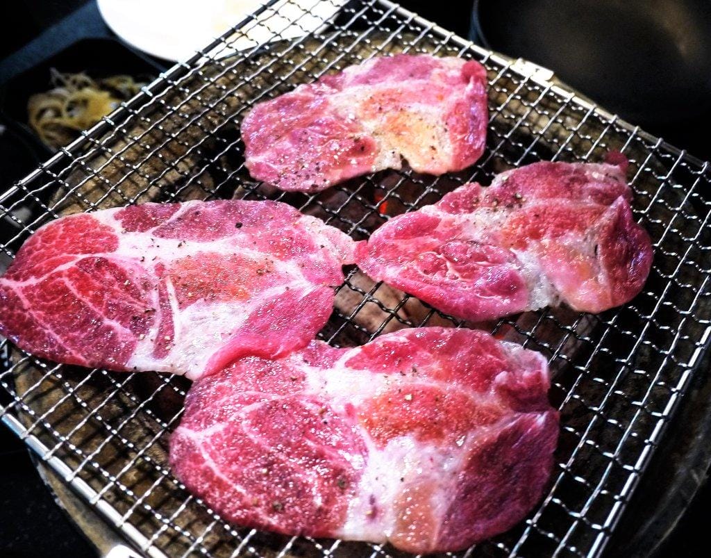 【中和燒烤吃到飽】燒惑日式炭火燒肉店 ,頂級肉品-澎湃海鮮大餐,桌邊服務.打卡送泰國蝦(捷運景安站)文末影音介紹 - 第23張圖 【中和燒烤吃到飽】燒惑日式炭火燒肉店 ,頂級肉品-澎湃海鮮大餐,桌邊服務.打卡送泰國蝦(捷運景安站)文末影音介紹