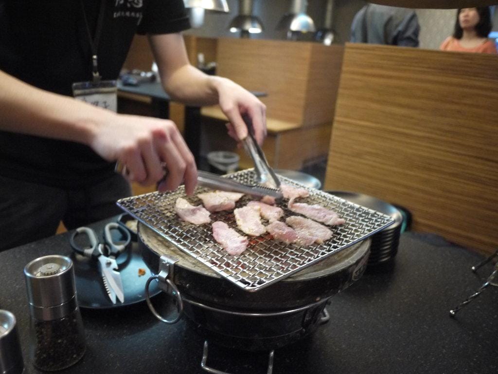 【中和燒烤吃到飽】燒惑日式炭火燒肉店 ,頂級肉品-澎湃海鮮大餐,桌邊服務.打卡送泰國蝦(捷運景安站)文末影音介紹 - 第28張圖 【中和燒烤吃到飽】燒惑日式炭火燒肉店 ,頂級肉品-澎湃海鮮大餐,桌邊服務.打卡送泰國蝦(捷運景安站)文末影音介紹