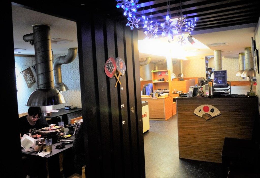 【中和燒烤吃到飽】燒惑日式炭火燒肉店 ,頂級肉品-澎湃海鮮大餐,桌邊服務.打卡送泰國蝦(捷運景安站)文末影音介紹 - 第7張圖 【中和燒烤吃到飽】燒惑日式炭火燒肉店 ,頂級肉品-澎湃海鮮大餐,桌邊服務.打卡送泰國蝦(捷運景安站)文末影音介紹
