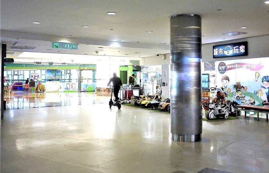 【松山區親子餐廳】跳跳蛙親子運動餐廳,結合了多樣體能設備.媽寶聚餐好地方,文內完整菜單 - 第2張圖 【松山區親子餐廳】跳跳蛙親子運動餐廳,結合了多樣體能設備.媽寶聚餐好地方,文內完整菜單