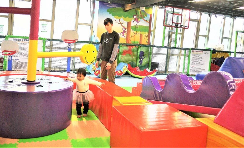 【松山區親子餐廳】跳跳蛙親子運動餐廳,結合了多樣體能設備.媽寶聚餐好地方,文內完整菜單 - 第48張圖 【松山區親子餐廳】跳跳蛙親子運動餐廳,結合了多樣體能設備.媽寶聚餐好地方,文內完整菜單