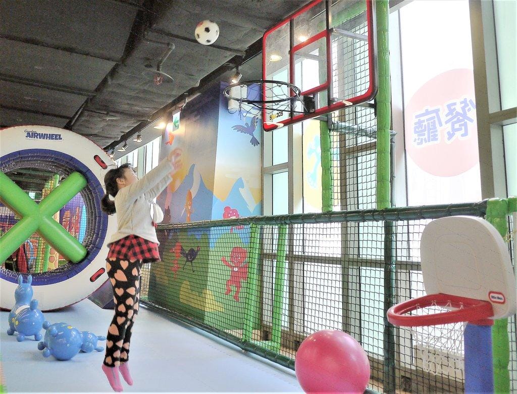 【松山區親子餐廳】跳跳蛙親子運動餐廳,結合了多樣體能設備.媽寶聚餐好地方,文內完整菜單 - 第42張圖 【松山區親子餐廳】跳跳蛙親子運動餐廳,結合了多樣體能設備.媽寶聚餐好地方,文內完整菜單
