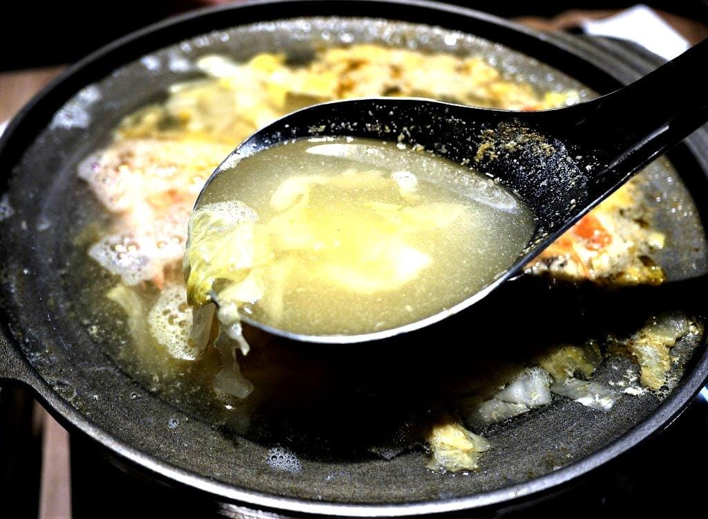 【台北 食記 】泰和樓 – 道地的東北小館，東北酸菜白肉鍋 / 叢林雞 / 銀絲卷