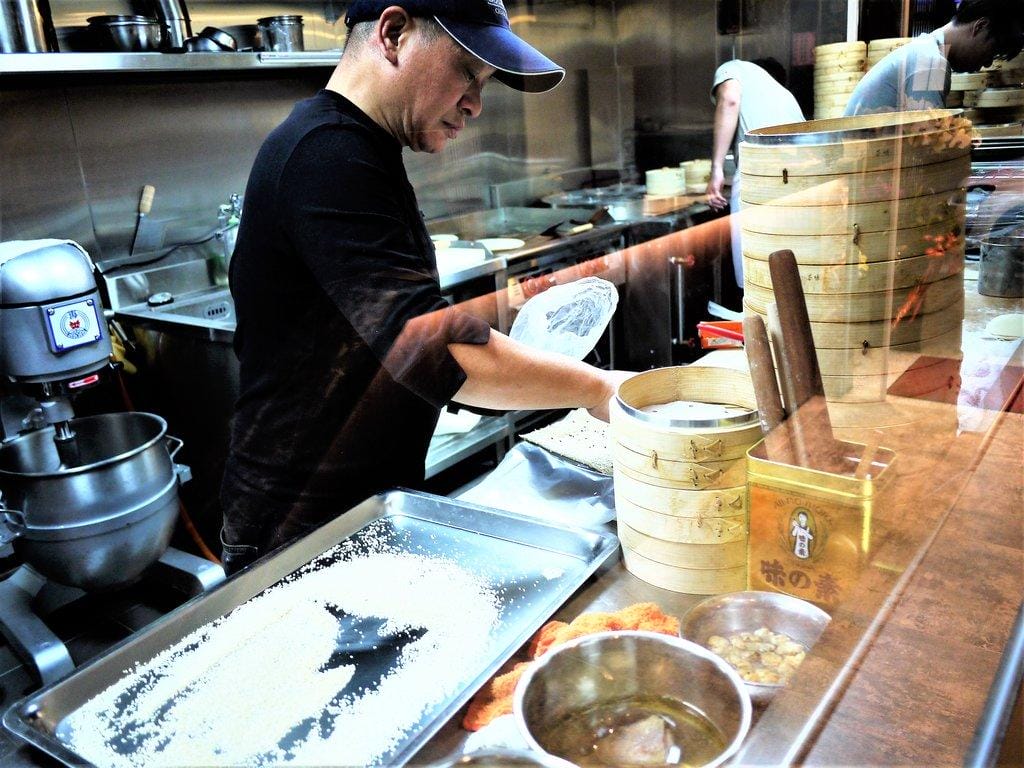 【台北 食記 】泰和樓 – 道地的東北小館，東北酸菜白肉鍋 / 叢林雞 / 銀絲卷