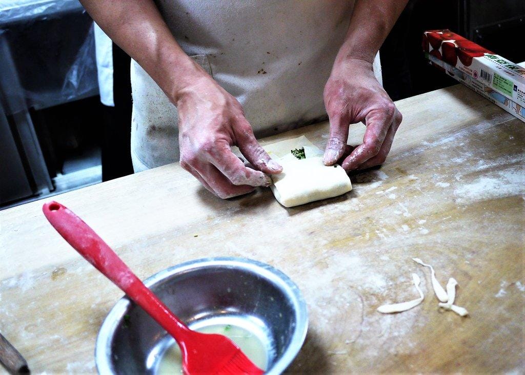 【台北 食記 】泰和樓 – 道地的東北小館，東北酸菜白肉鍋 / 叢林雞 / 銀絲卷