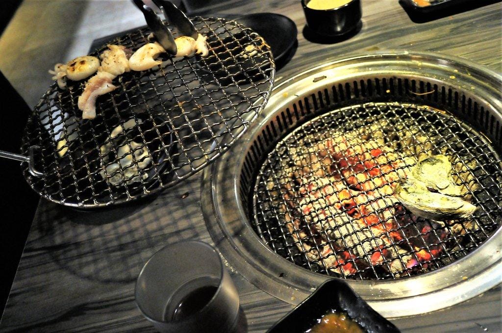 【信義區美食】好客無煙海鮮炭火燒肉.提供新鮮海鮮.沙拉吧吃到飽 / DJ陪伴,飲料啤酒暢飲(文末最新完整菜單) - 第22張圖 【信義區美食】好客無煙海鮮炭火燒肉.提供新鮮海鮮.沙拉吧吃到飽 / DJ陪伴,飲料啤酒暢飲(文末最新完整菜單)