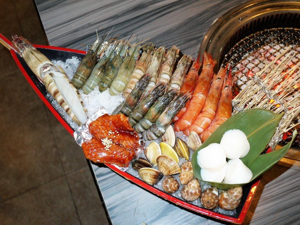 【信義區美食】好客無煙海鮮炭火燒肉.提供新鮮海鮮.沙拉吧吃到飽 / DJ陪伴,飲料啤酒暢飲(文末最新完整菜單) - 第23張圖 【信義區美食】好客無煙海鮮炭火燒肉.提供新鮮海鮮.沙拉吧吃到飽 / DJ陪伴,飲料啤酒暢飲(文末最新完整菜單)
