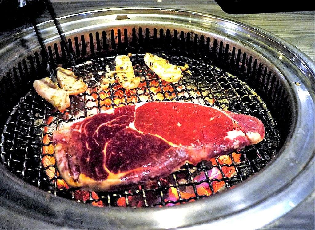 【信義區美食】好客無煙海鮮炭火燒肉.提供新鮮海鮮.沙拉吧吃到飽 / DJ陪伴,飲料啤酒暢飲(文末最新完整菜單) - 第21張圖 【信義區美食】好客無煙海鮮炭火燒肉.提供新鮮海鮮.沙拉吧吃到飽 / DJ陪伴,飲料啤酒暢飲(文末最新完整菜單)
