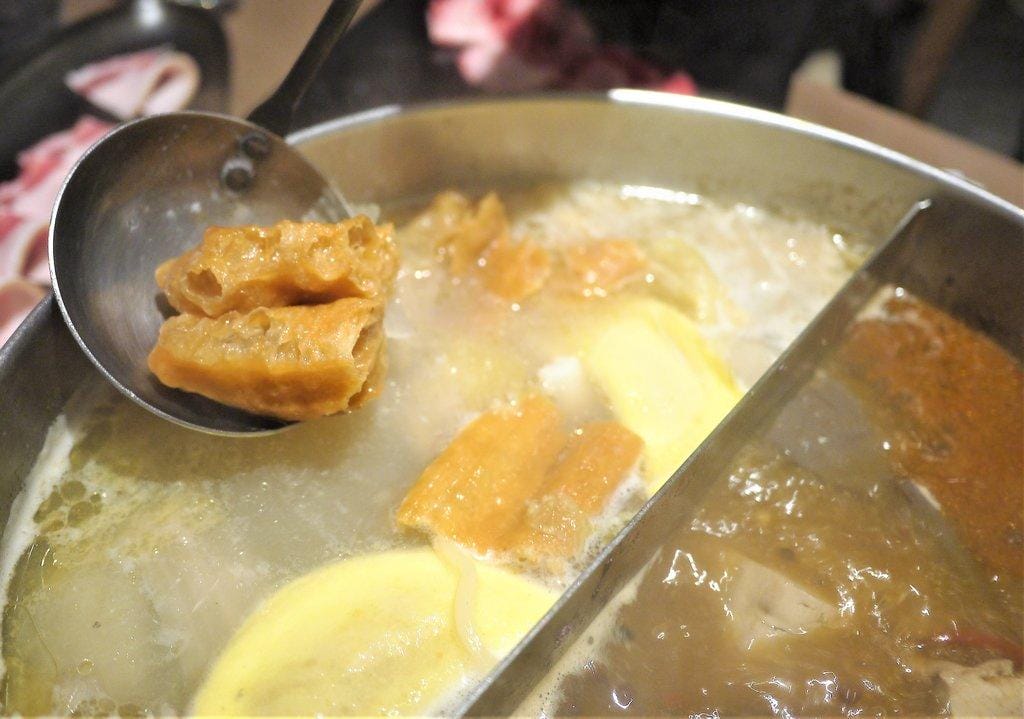【三重火鍋】麻妃頂極麻辣鴛鴦鍋,東北酸菜白肉鍋 / 黑豬香菇丸 / 天使紅蝦.台北麻辣火鍋推薦 - 第31張圖 【三重火鍋】麻妃頂極麻辣鴛鴦鍋,東北酸菜白肉鍋 / 黑豬香菇丸 / 天使紅蝦.台北麻辣火鍋推薦