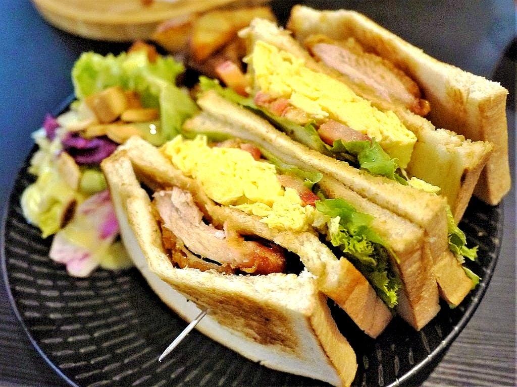 【晴光商圈|美式餐廳】奇點+早午餐 ,漢堡 / 炸雞 / 單點小品,早午餐 / 聚餐首選 - 第17張圖 【晴光商圈|美式餐廳】奇點+早午餐 ,漢堡 / 炸雞 / 單點小品,早午餐 / 聚餐首選