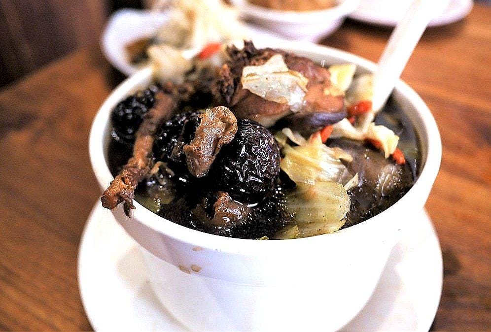 【台北米其林餐廳推薦】雙月食品社 熬出自然清甜的雞湯 / 補氣又養生 - 第25張圖 【台北米其林餐廳推薦】雙月食品社 熬出自然清甜的雞湯 / 補氣又養生