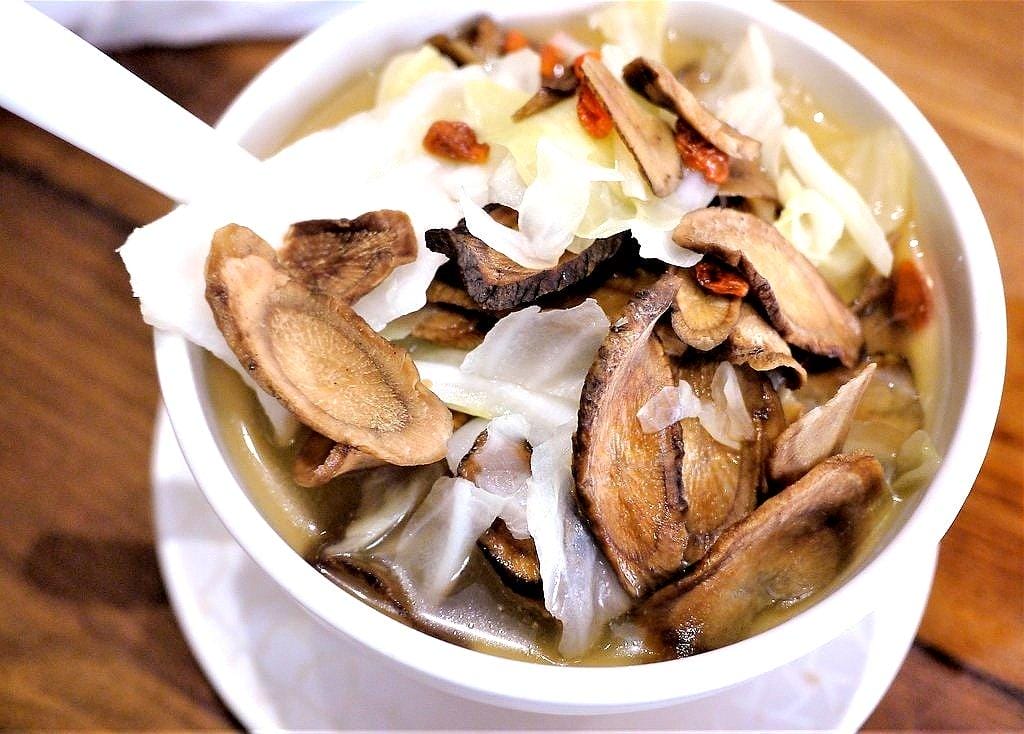 【台北米其林餐廳推薦】雙月食品社 熬出自然清甜的雞湯 / 補氣又養生 - 第21張圖 【台北米其林餐廳推薦】雙月食品社 熬出自然清甜的雞湯 / 補氣又養生