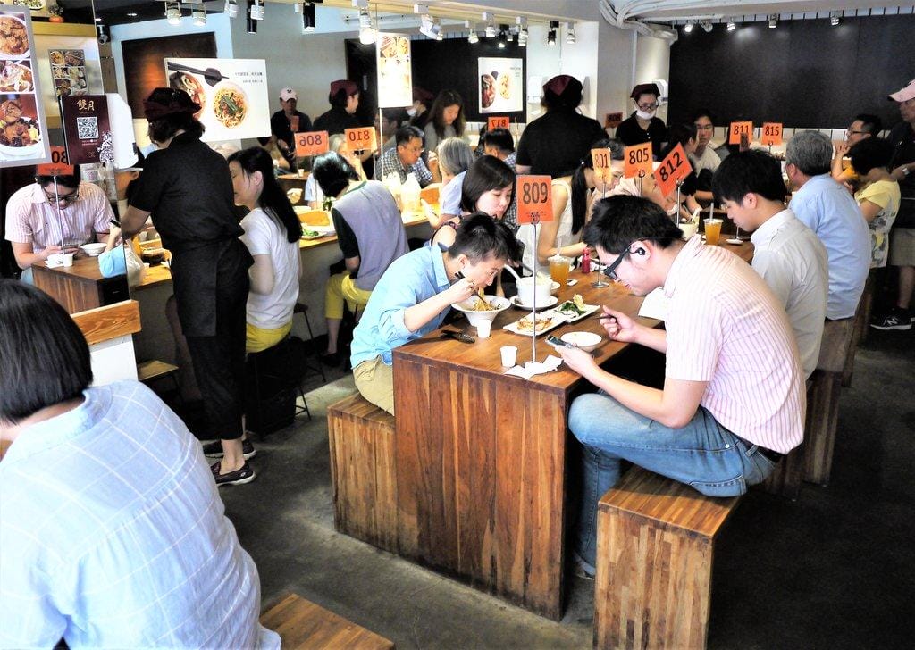 【台北米其林餐廳推薦】雙月食品社 熬出自然清甜的雞湯 / 補氣又養生 - 第5張圖 【台北米其林餐廳推薦】雙月食品社 熬出自然清甜的雞湯 / 補氣又養生