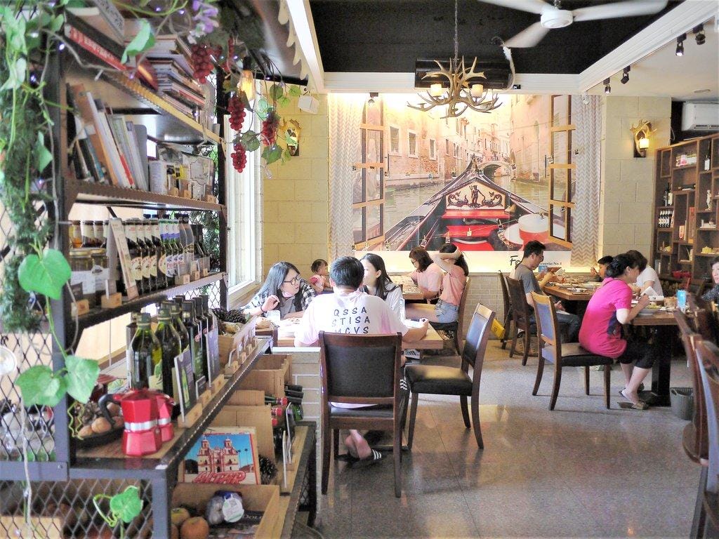 【蘆州美式餐廳】石窯屋 窯烤披薩 / 13摺麻花辮子半月烤餅 . CP值破表的義式餐廳 / 2018春季菜色(文末影音介紹) - 第7張圖 【蘆州美式餐廳】石窯屋 窯烤披薩 / 13摺麻花辮子半月烤餅 . CP值破表的義式餐廳 / 2018春季菜色(文末影音介紹)