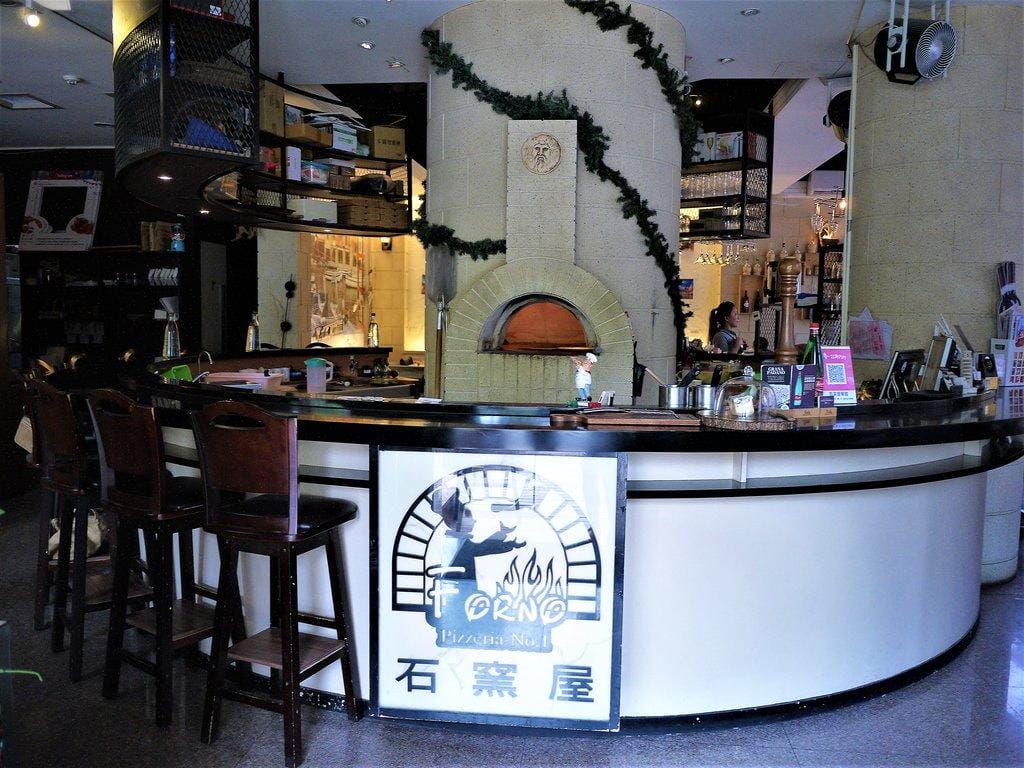 【蘆州美式餐廳】石窯屋 窯烤披薩 / 13摺麻花辮子半月烤餅 . CP值破表的義式餐廳 / 2018春季菜色(文末影音介紹) - 第6張圖 【蘆州美式餐廳】石窯屋 窯烤披薩 / 13摺麻花辮子半月烤餅 . CP值破表的義式餐廳 / 2018春季菜色(文末影音介紹)
