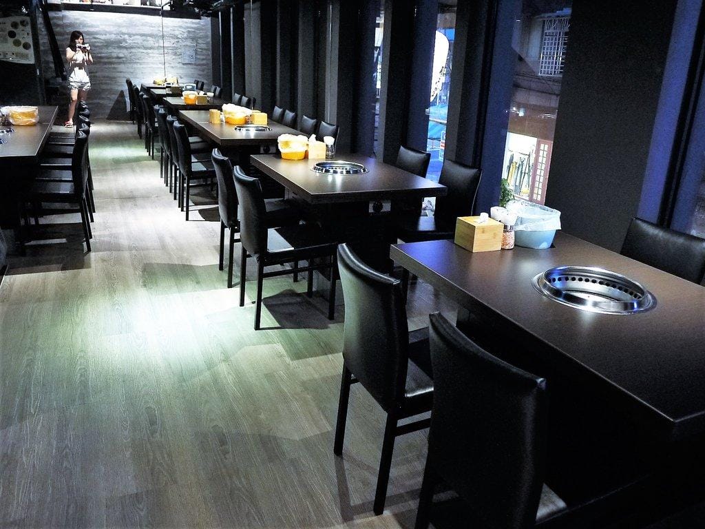 【府中燒肉居酒屋】新野町燒肉居酒屋 聊天小酌好地方 . 新野町豆腐 / 唐揚雞 / 板腱牛 / 日式生牛肉.捷運府中站 - 第11張圖 【府中燒肉居酒屋】新野町燒肉居酒屋 聊天小酌好地方 . 新野町豆腐 / 唐揚雞 / 板腱牛 / 日式生牛肉.捷運府中站