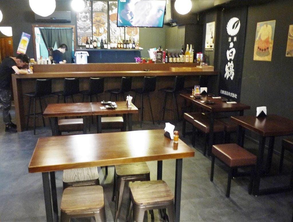 【東區居酒屋】悄悄杯居酒屋 日式裝潢享受溫暖酒食 / 串燒.調酒.燒烤 / 深夜食堂 宵夜(忠孝復興站 / 市民大道) - 第4張圖 【東區居酒屋】悄悄杯居酒屋 日式裝潢享受溫暖酒食 / 串燒.調酒.燒烤 / 深夜食堂 宵夜(忠孝復興站 / 市民大道)