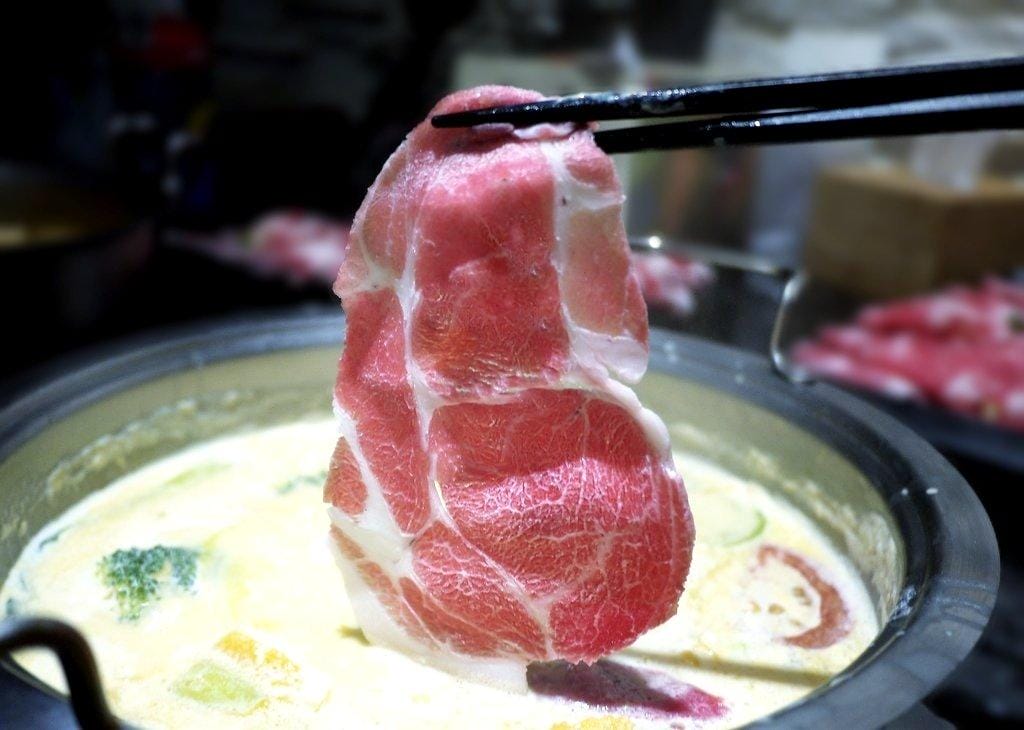 【永春站火鍋推薦】小鮮肉涮涮屋 頂級肉品 / 海鮮 . 超狂超澎湃 “蝦”爆了雙人海鮮套餐 - 第18張圖 【永春站火鍋推薦】小鮮肉涮涮屋 頂級肉品 / 海鮮 . 超狂超澎湃 “蝦”爆了雙人海鮮套餐