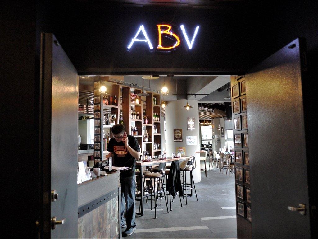 【高樓夜景】ABV閣樓餐酒館景觀餐廳 遠眺七星山享受頂樓高空美景 . 世界精釀啤酒 / 板橋府中站 / 手工義大利麵 - 第7張圖 【高樓夜景】ABV閣樓餐酒館景觀餐廳 遠眺七星山享受頂樓高空美景 . 世界精釀啤酒 / 板橋府中站 / 手工義大利麵