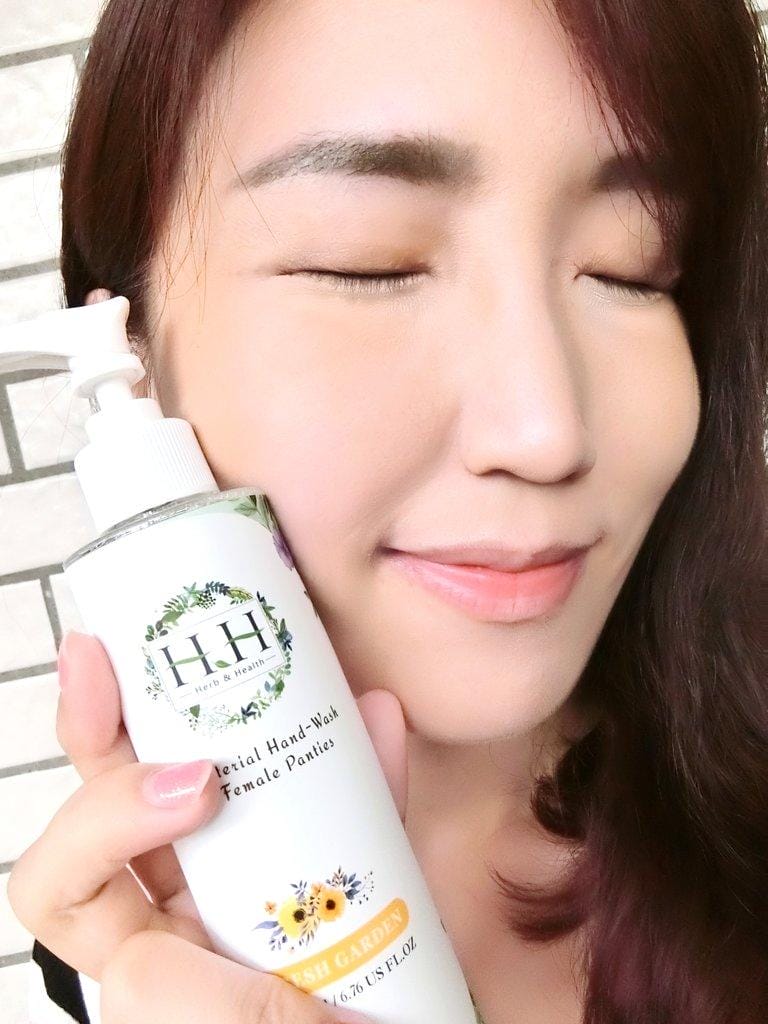 【內衣褲清洗】HH女性私密衣物手洗精,洗後衣物更柔軟舒適 / 添加護手保濕因子 / 抗菌防霉更安心! - 第2張圖 【內衣褲清洗】HH女性私密衣物手洗精,洗後衣物更柔軟舒適 / 添加護手保濕因子 / 抗菌防霉更安心!