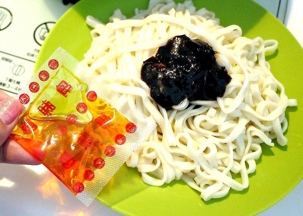【宅配美食】黑師父 合意給力.牛逼拌麵 香蔥椒麻&古早豆香 手工製麵Q彈口感 / 好有飽足感 - 第13張圖 【宅配美食】黑師父 合意給力.牛逼拌麵 香蔥椒麻&古早豆香 手工製麵Q彈口感 / 好有飽足感