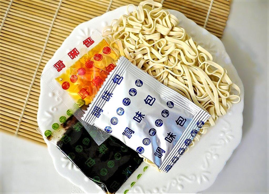 【宅配美食】黑師父 合意給力.牛逼拌麵 香蔥椒麻&古早豆香 手工製麵Q彈口感 / 好有飽足感 - 第8張圖 【宅配美食】黑師父 合意給力.牛逼拌麵 香蔥椒麻&古早豆香 手工製麵Q彈口感 / 好有飽足感