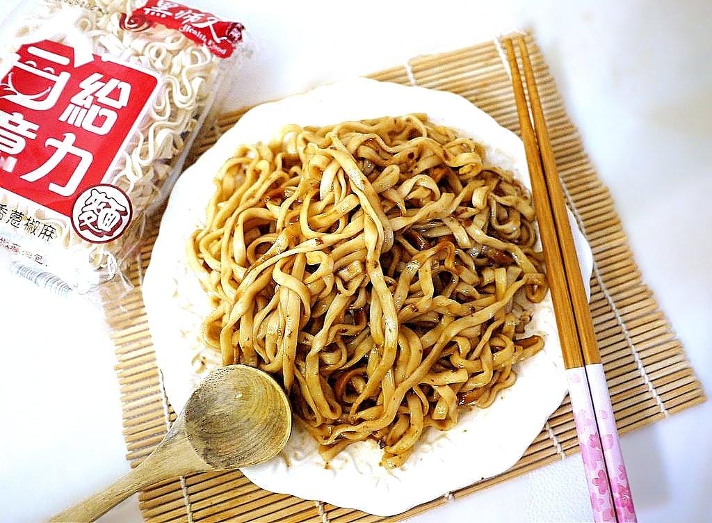 【宅配美食】黑師父 合意給力.牛逼拌麵 香蔥椒麻&古早豆香 手工製麵Q彈口感 / 好有飽足感 - 第18張圖 【宅配美食】黑師父 合意給力.牛逼拌麵 香蔥椒麻&古早豆香 手工製麵Q彈口感 / 好有飽足感