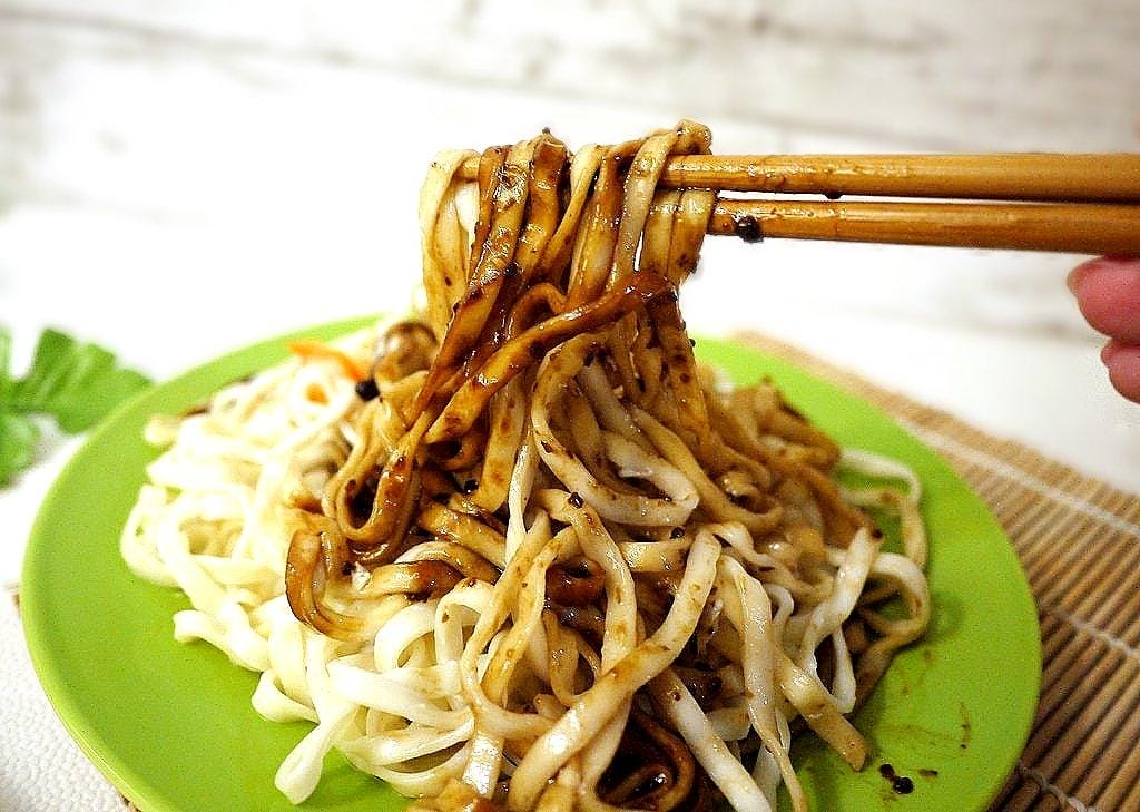 【宅配美食】黑師父 合意給力.牛逼拌麵 香蔥椒麻&古早豆香 手工製麵Q彈口感 / 好有飽足感 - 第15張圖 【宅配美食】黑師父 合意給力.牛逼拌麵 香蔥椒麻&古早豆香 手工製麵Q彈口感 / 好有飽足感