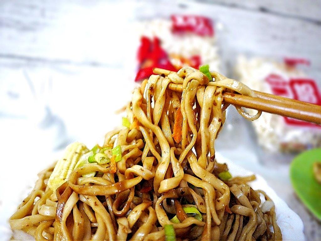 【宅配美食】黑師父 合意給力.牛逼拌麵 香蔥椒麻&古早豆香 手工製麵Q彈口感 / 好有飽足感 - 第20張圖 【宅配美食】黑師父 合意給力.牛逼拌麵 香蔥椒麻&古早豆香 手工製麵Q彈口感 / 好有飽足感