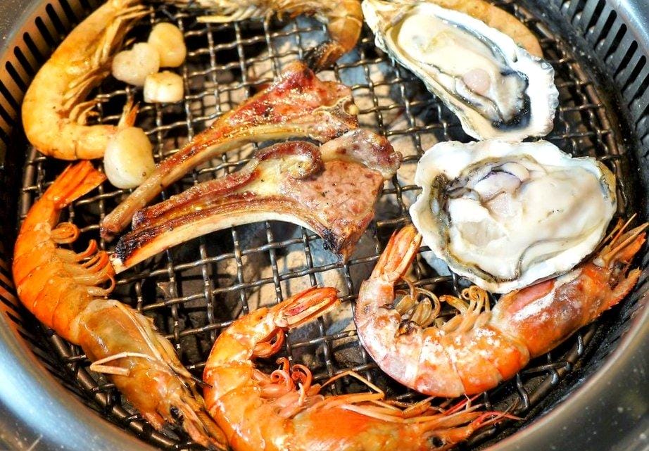 【台北美食】西門町燒肉吃到飽 <瓦崎燒烤火鍋(西門店)>.天使紅蝦 / 頂級Prime無骨牛小排 / 生蠔 無限吃到飽.台灣生啤 無限暢飲 - 第48張圖 【台北美食】西門町燒肉吃到飽 <瓦崎燒烤火鍋(西門店)>.天使紅蝦 / 頂級Prime無骨牛小排 / 生蠔 無限吃到飽.台灣生啤 無限暢飲