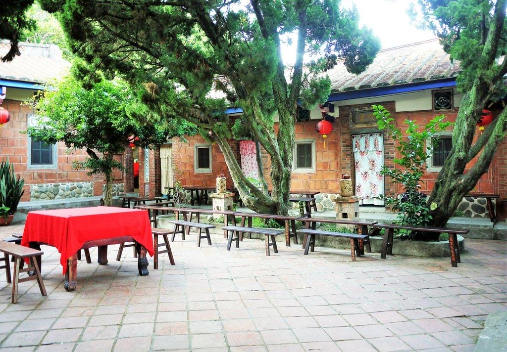 ｜苗栗苑裡｜古厝住宿旅行，東里家風百年古厝.體驗古裝劇 朵妮小手烘培.日治古早味宿舍~ 藺人期待好苑景