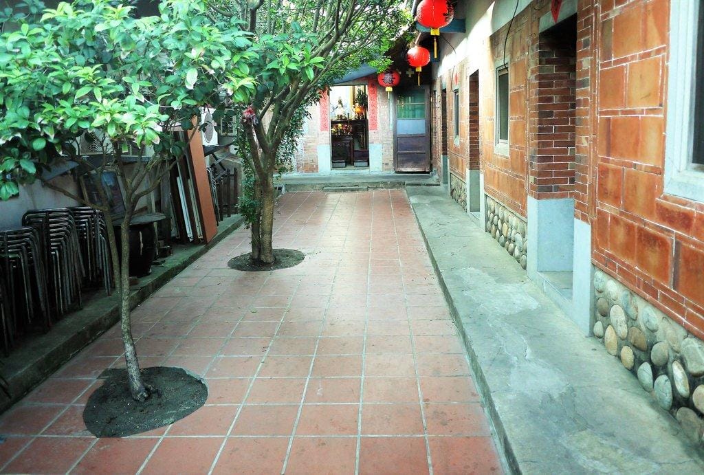 ｜苗栗苑裡｜古厝住宿旅行，東里家風百年古厝.體驗古裝劇 朵妮小手烘培.日治古早味宿舍~ 藺人期待好苑景