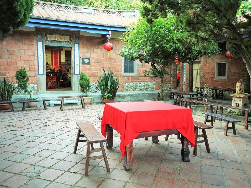 ｜苗栗苑裡｜古厝住宿旅行，東里家風百年古厝.體驗古裝劇 朵妮小手烘培.日治古早味宿舍~ 藺人期待好苑景