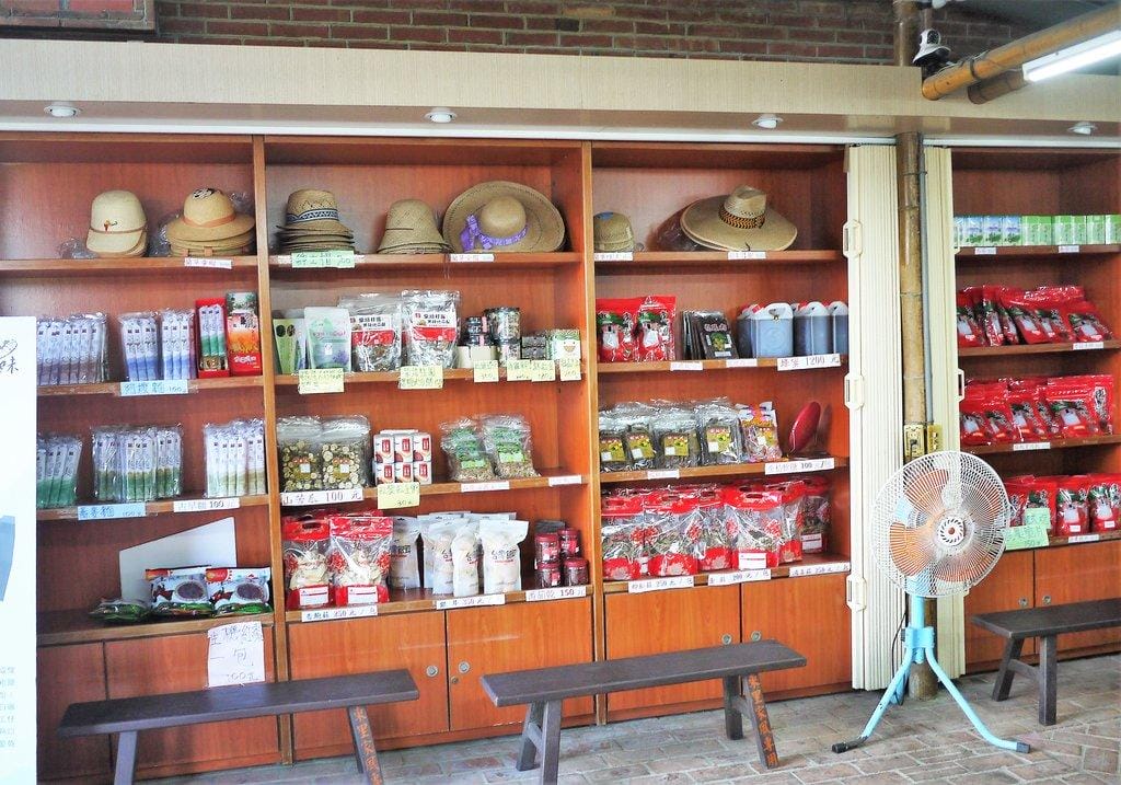 ｜苗栗苑裡｜古厝住宿旅行，東里家風百年古厝.體驗古裝劇 朵妮小手烘培.日治古早味宿舍~ 藺人期待好苑景