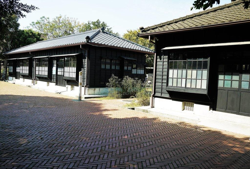 ｜苗栗苑裡｜古厝住宿旅行，東里家風百年古厝.體驗古裝劇 朵妮小手烘培.日治古早味宿舍~ 藺人期待好苑景