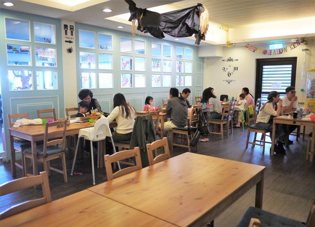 | 三芝 | 海豚咖啡 親子友善餐廳 大沙坑 / 溜滑梯 / 空中透明隧道 . 孩子盡情放電玩耍(文末影音) - 第17張圖 | 三芝 | 海豚咖啡 親子友善餐廳 大沙坑 / 溜滑梯 / 空中透明隧道 . 孩子盡情放電玩耍(文末影音)