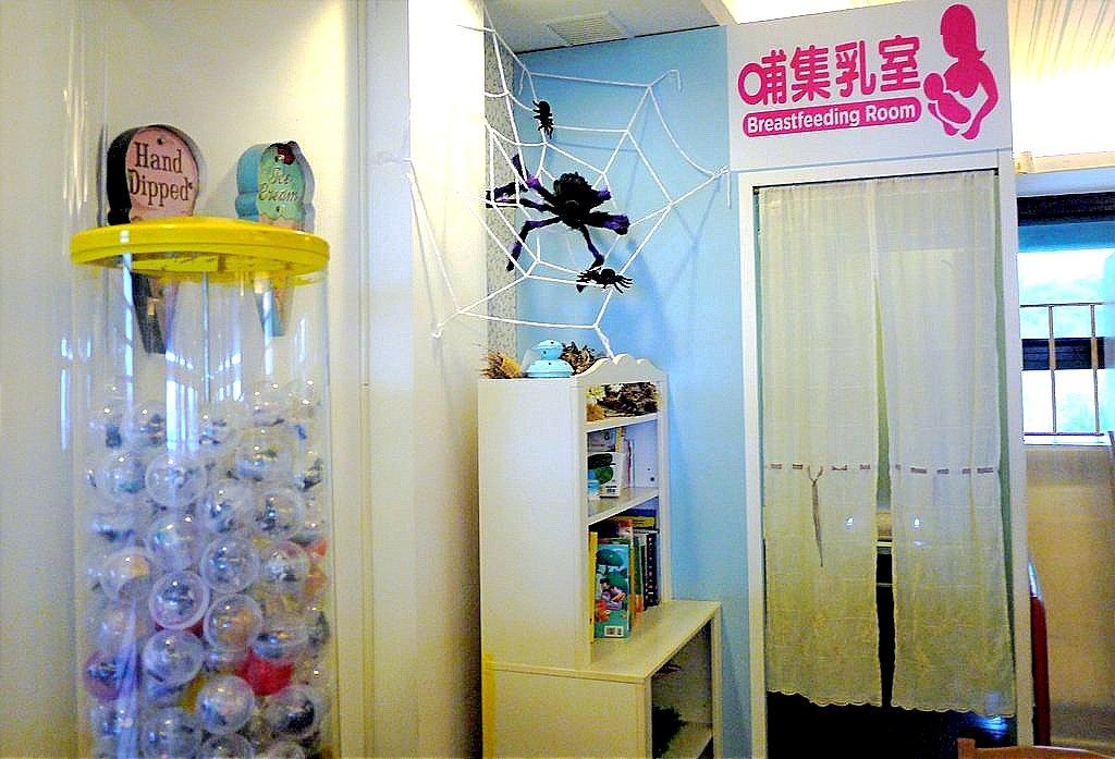 | 三芝 | 海豚咖啡 親子友善餐廳 大沙坑 / 溜滑梯 / 空中透明隧道 . 孩子盡情放電玩耍(文末影音) - 第21張圖 | 三芝 | 海豚咖啡 親子友善餐廳 大沙坑 / 溜滑梯 / 空中透明隧道 . 孩子盡情放電玩耍(文末影音)