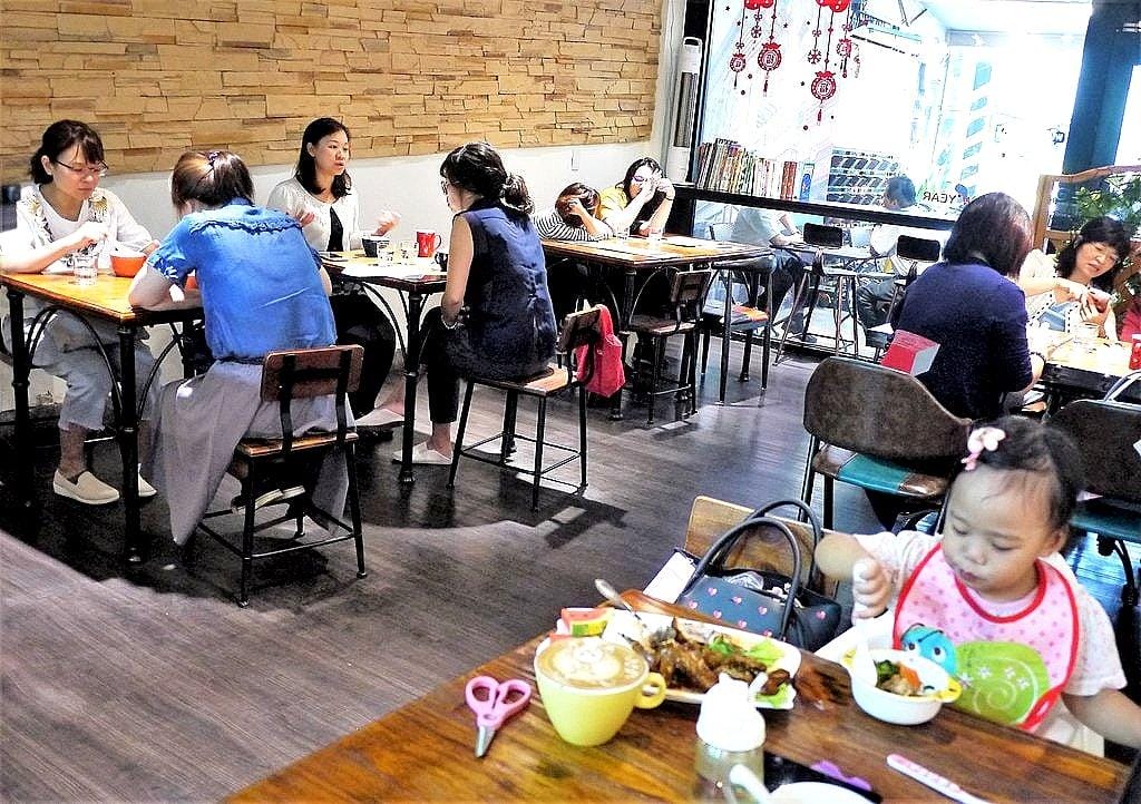 ‖板橋早午餐‖ 夏一棧brunch café 健康營養 #商業特餐.#巨無霸雙層牛肉起司堡 #吃飽又吃巧 #不收服務費!2018歡樂耶誕城 - 第13張圖 ‖板橋早午餐‖ 夏一棧brunch café 健康營養 #商業特餐.#巨無霸雙層牛肉起司堡 #吃飽又吃巧 #不收服務費!2018歡樂耶誕城