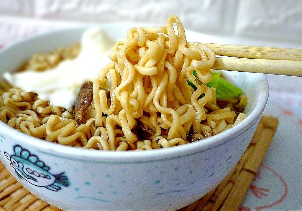 |深夜泡麵|鐵師酒麵 養身藥膳麵&紹興酒泡麵,3分鐘輕鬆上桌~ 以酒入麵,酒香撲鼻而來! - 第13張圖 |深夜泡麵|鐵師酒麵 養身藥膳麵&紹興酒泡麵,3分鐘輕鬆上桌~ 以酒入麵,酒香撲鼻而來!