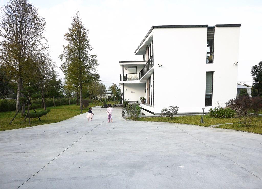 |親子民宿|宜蘭冬山 Aura Villa 悠悅光新樂館 舒適慢活放鬆身心Vivia住宿,動物主題民宿 / 溜滑梯房/超跑車道 - 第6張圖 |親子民宿|宜蘭冬山 Aura Villa 悠悅光新樂館 舒適慢活放鬆身心Vivia住宿,動物主題民宿 / 溜滑梯房/超跑車道