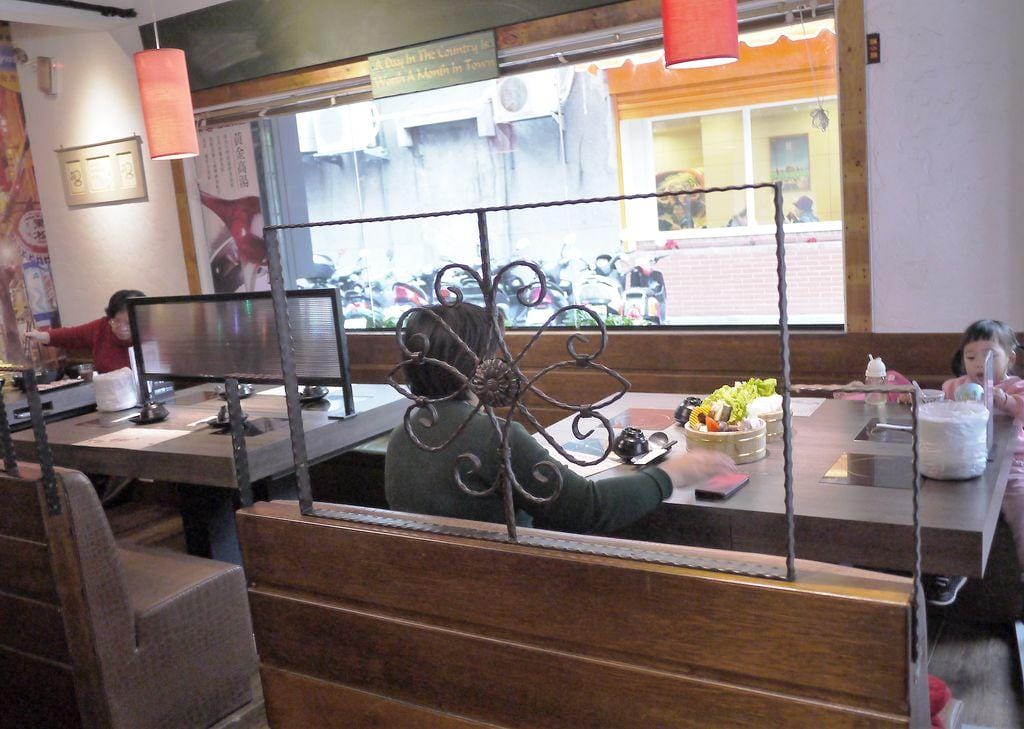‖新店火鍋推薦‖ 米塔石頭火鍋 小無敵海陸鍋 經濟又實惠 / 令人好滿足 - 第7張圖 ‖新店火鍋推薦‖ 米塔石頭火鍋 小無敵海陸鍋 經濟又實惠 / 令人好滿足