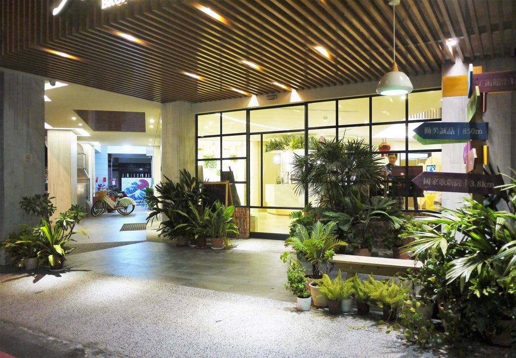 | 台中住宿 | 綠宿行旅 整棟建築採天井自然採光.結合環保與文藝氣息的創意旅館,草悟道微旅行 - 第4張圖 | 台中住宿 | 綠宿行旅 整棟建築採天井自然採光.結合環保與文藝氣息的創意旅館,草悟道微旅行