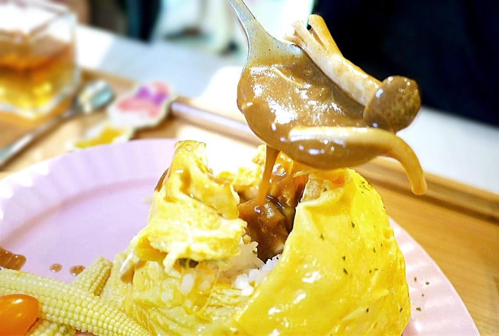 |食.彰化|茉莉公主蛋包飯 多層次的公主禮服造型.讓人看了都捨不得開動!決明子沙坑 / 旋轉木馬餐廳 - 第46張圖 |食.彰化|茉莉公主蛋包飯 多層次的公主禮服造型.讓人看了都捨不得開動!決明子沙坑 / 旋轉木馬餐廳
