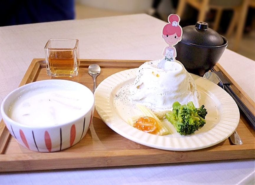 |食.彰化|茉莉公主蛋包飯 多層次的公主禮服造型.讓人看了都捨不得開動!決明子沙坑 / 旋轉木馬餐廳 - 第37張圖 |食.彰化|茉莉公主蛋包飯 多層次的公主禮服造型.讓人看了都捨不得開動!決明子沙坑 / 旋轉木馬餐廳