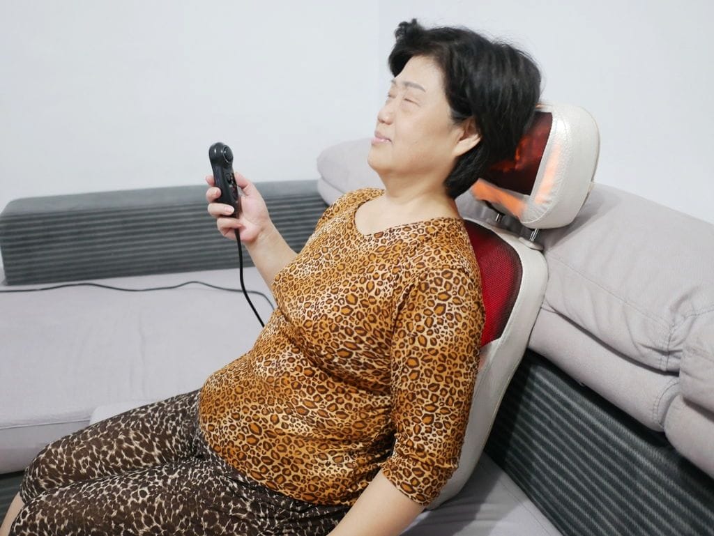 |按摩椅墊推薦|健身大師 超越頭等艙夢幻開背按摩椅.仿真人揉捏/滾輪.搭配溫熱效果超有感.孝親禮首選(開箱影音) - 第5張圖 |按摩椅墊推薦|健身大師 超越頭等艙夢幻開背按摩椅.仿真人揉捏/滾輪.搭配溫熱效果超有感.孝親禮首選(開箱影音)
